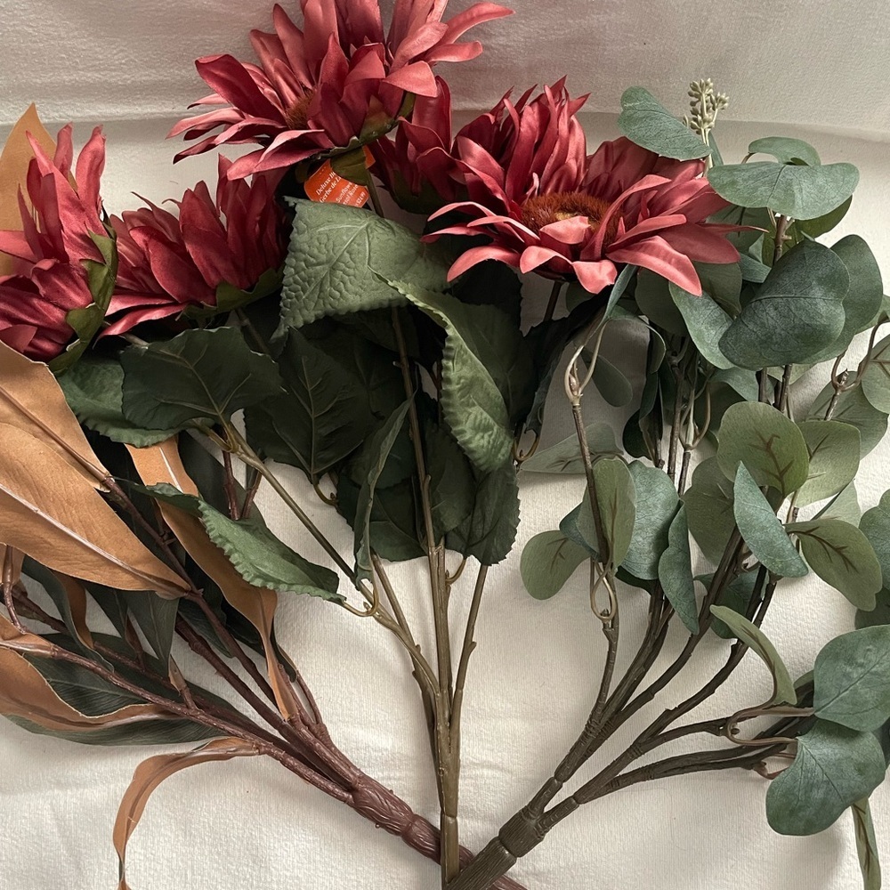 NWT Ashland Artificial Floral Arrangement with Red and Green Accents - Picture 2 of 15